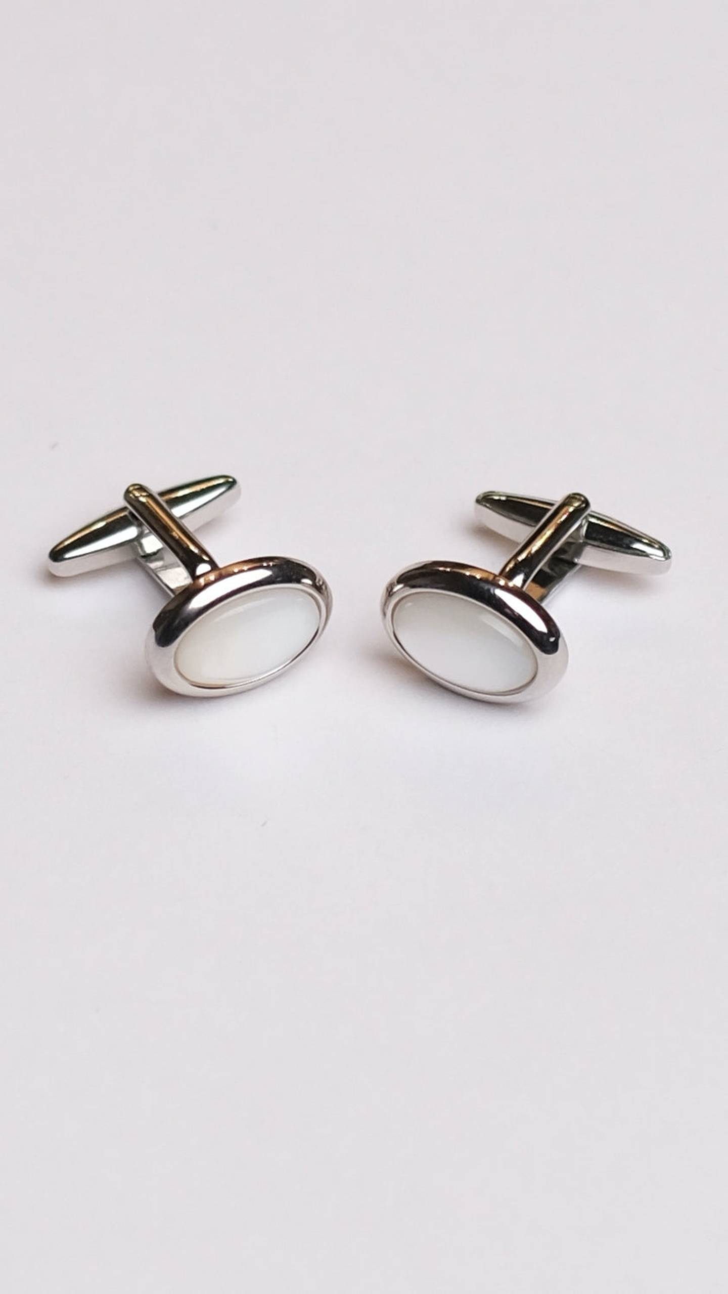 Butoni Ovali Albi by Iorgoni